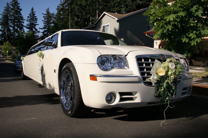 Hire Crown Limo Toronto for Your Weddomg and Arrive in Style, Comfort and Luxury!
